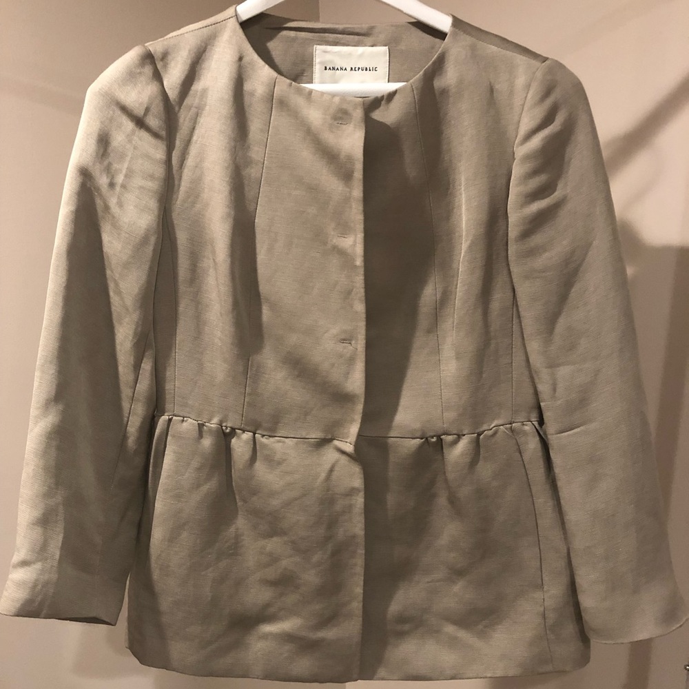 Banana Republic peplum jacket w/Pockets & snaps!